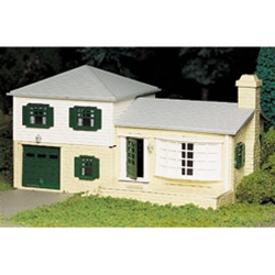 Bachmann 45607 O Plasticville U.S.A. Classic Kits Two-Story Split-Level House Kit