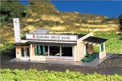 Bachmann 45804 N Drive-In Bank w/Figures Assembled