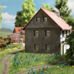 Busch 1271 HO Summer Meadow 7-1/2 x 7-1/2" Wild Grass Mat & 150 Assorted Flower Kits 