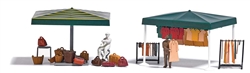 Busch 1825 HO 2 Outdoor Market Stalls Complete Miniature Scene 2 Figures Clothes Chair 2 Canopies Clothes Luggage