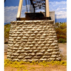 Chooch 8430 HO Single-Track Cut Stone Bridge Pier w/Pointed End