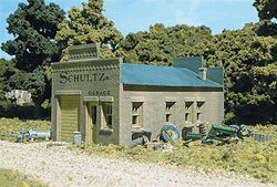DPM 20100 HO Woodland Scenics DPM Landmark Structures Schults's Garage Kit