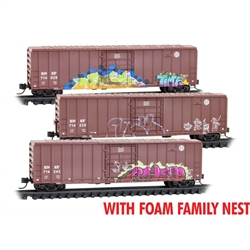Micro Trains 993 05 048 N 50' Rib Side Plug Door Boxcar No Roofwalk Burlington Northern Santa Fe 3-pack Weathered & Graffiti