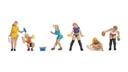 Noch 15947 HO Car Wash Women pkg 6