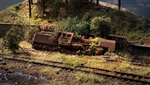 Noch 60763 HO Abandoned Derailed EuropeanSteam Locomotive Hard-Foam Diorama Kit Loco on Base