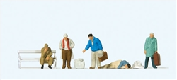 Preiser 14119 HO Pedestrians In Front of Railway Station pkg(5)