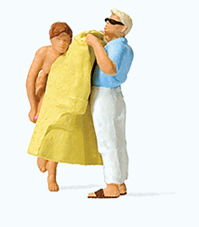 Preiser 28162 HO Changing Clothes on the Beach Pkg 2