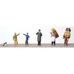 Tomy 284499 HO Train Passengers with Cat