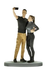 Viessmann 1559 HO Couple Snapping Selfie with Working Smartphone Flash