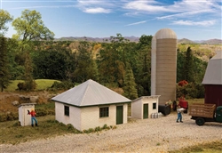 Walthers 3350 HO Farm House Details Kit Milk House Pumphouse Outhouse