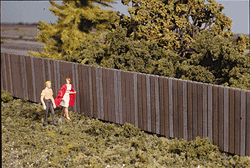 Walthers 3521 HO Wood Fence Kit 15" Sections Total Length 45" 