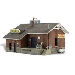 Woodland BR5028 HO Built Up Chip's Ice House